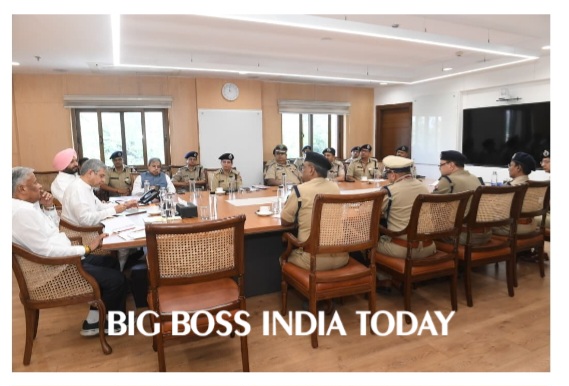 रेल मंत्री अश्विनी वैष्णव ने की रेल अधिकारीयों साथ रेलवे सुरक्षा समीक्षा बैठक