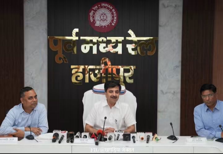 पूर्व मध्य रेलवे के महाप्रबंधक डिंपी गर्ग ने आने वाले त्यौहारों के मध्य नजर सुरक्षा प्रबंधों का लिया जायजा