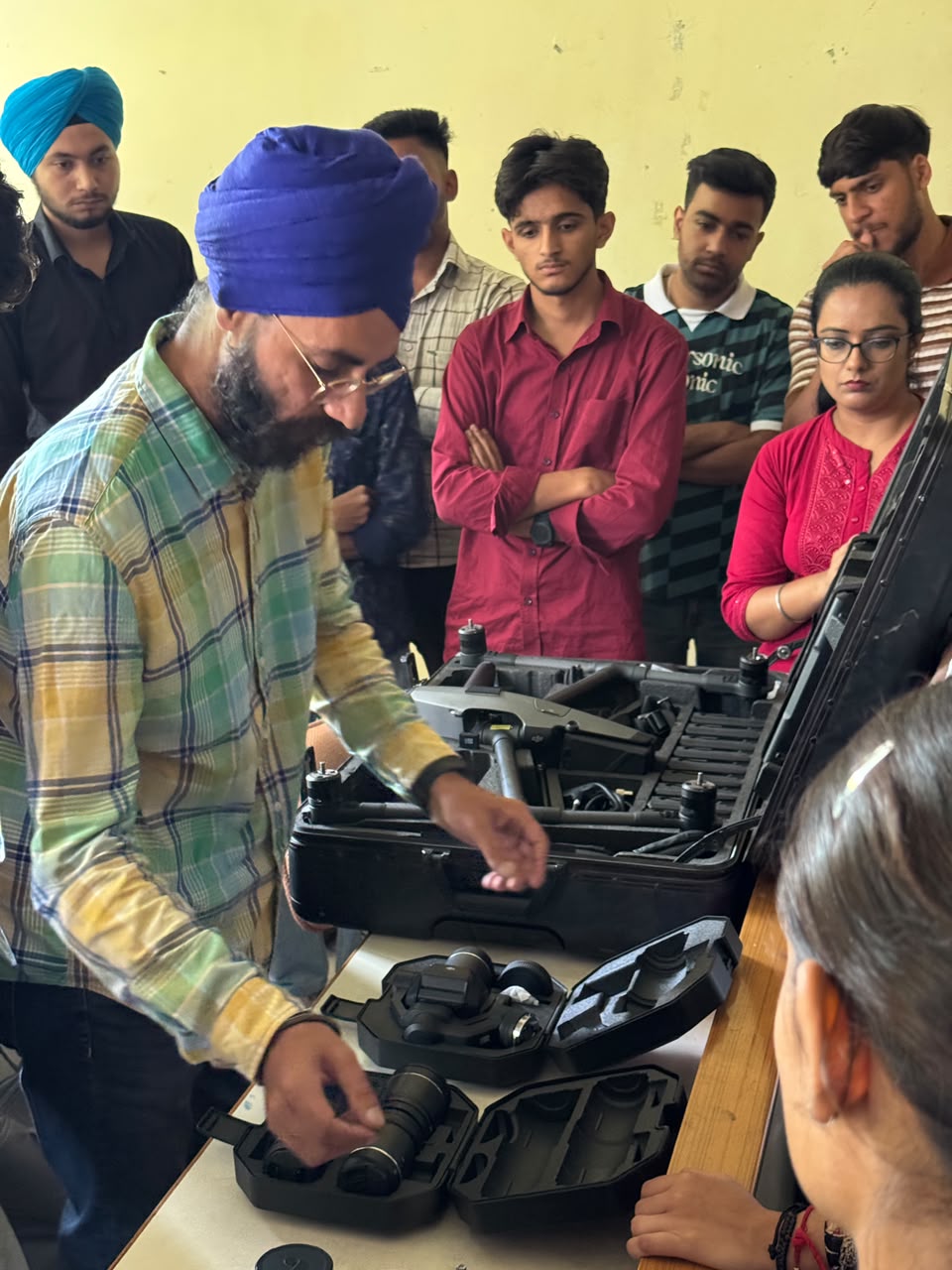 छात्र अपनी रचनात्मक प्रतिभा को नई तकनीक के साथ जोड़कर मीडिया में नए अवसरों को पहचान सके - डा॰ नवजोत