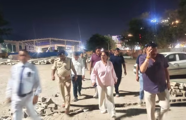 अर्धकुंभ मेला-2027 की तैयारियों के मद्देनजर मंडल रेल प्रबंधक ने हरिद्वार रेलवे स्टेशन का किया निरीक्षण