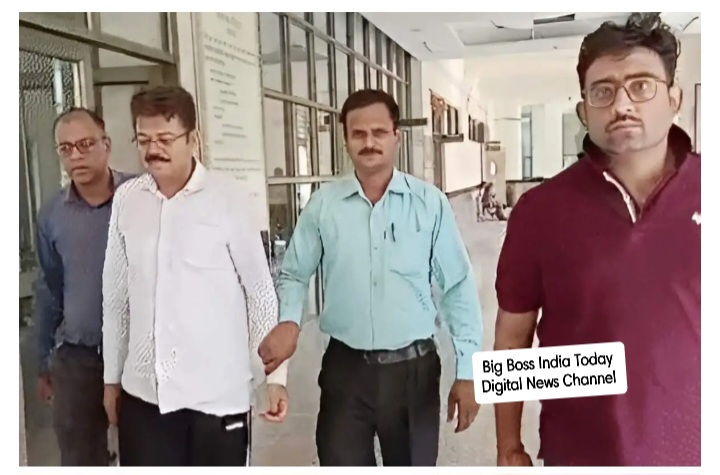 रेलवे का सेक्शन इंजीनयर एक लाख रिश्वत लेते हुए सी बी आई ने किया गिरफ्तार  सी बी आई  ने किया कोर्ट में पेश, 5 दिन का मिला रिमांड