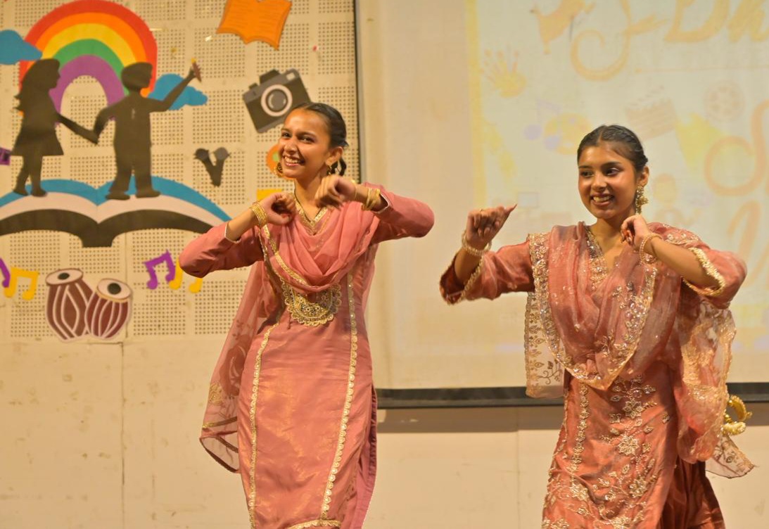 टैलेंट हंट में नवोदित प्रतिभाओं के रंग में रंगा डेविएटट   ज