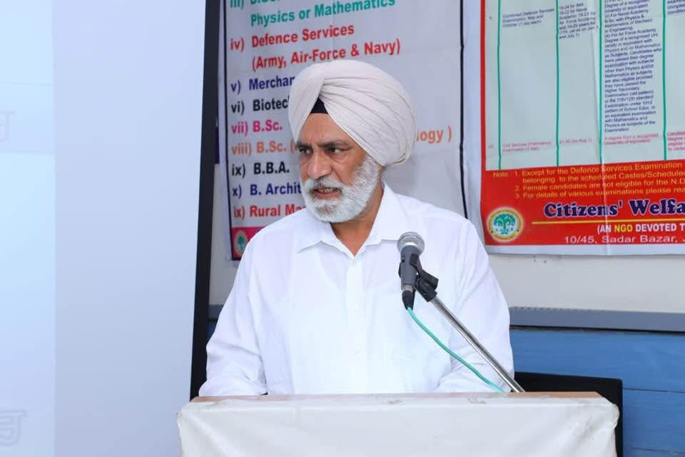 प्रो॰ कुलवंत सिंह संधू और डॉ. इकबाल कौर ने विश्वविद्यालय कॉलेज को अपनी निजी लाइब्रेरी से पंजाबी पुस्तकें दान कीं