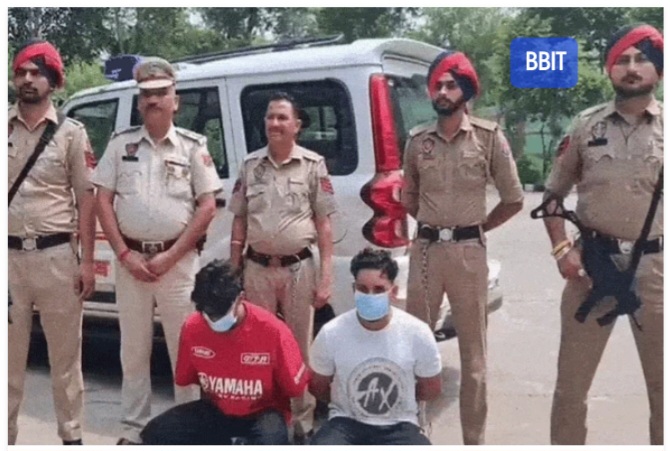 जीजा साला गिरफ्तार - तीन विदेशी पिस्तौल व कार बरामद