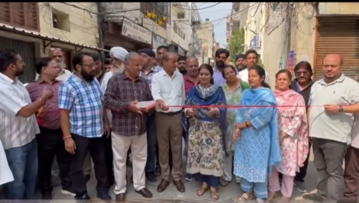 नगर निगम वार्ड नंबर 25 के विकास कार्यों का उद्घाटन पूर्व विधायक रजिन्द्र बेरी ने किया