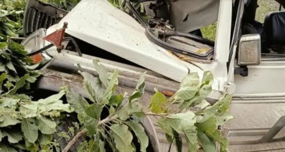 गोंदिया सड़क हादसा -  ट्रक बोलेरो की आमने सामने टक्कर