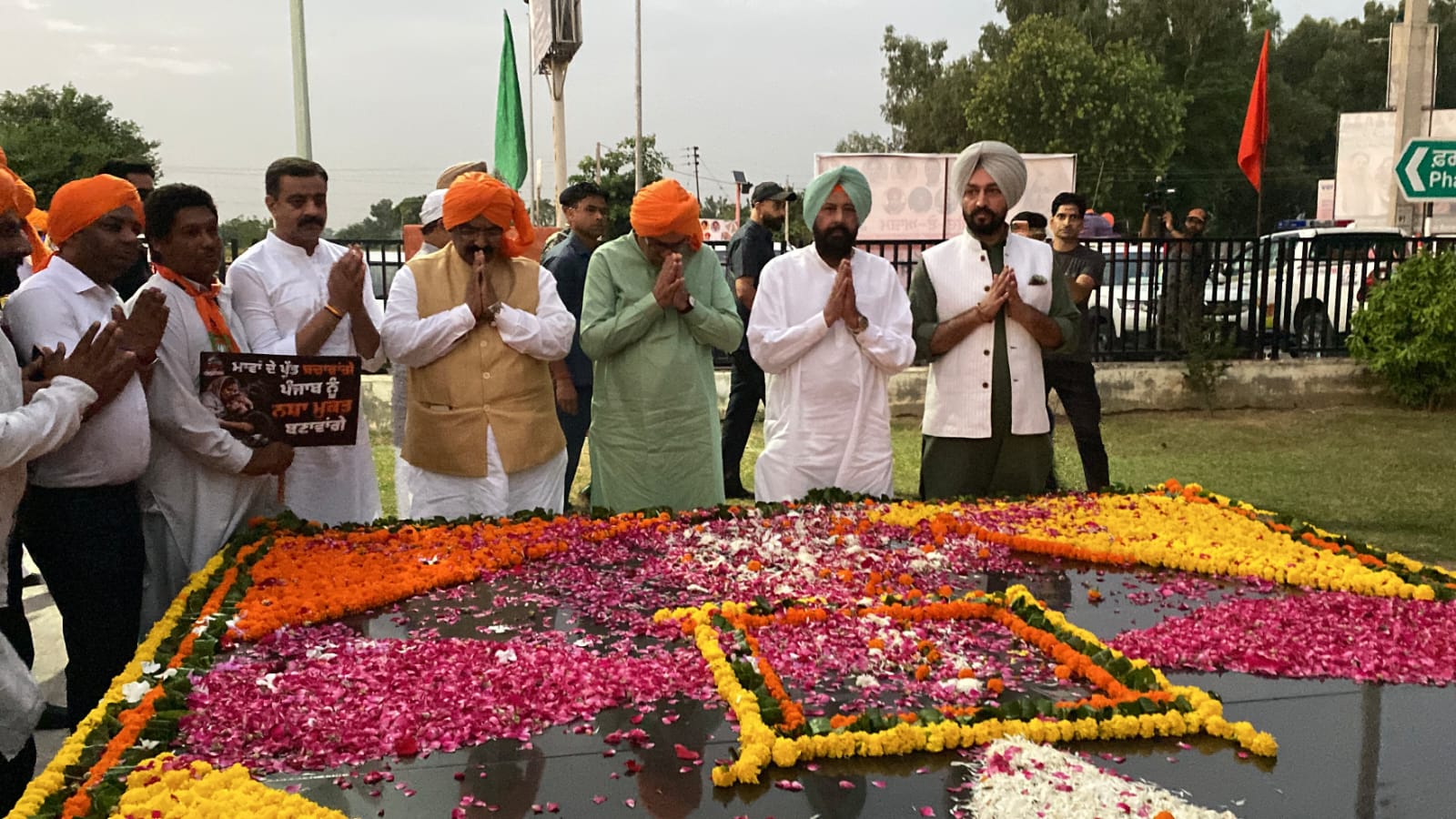 खटकड़ कलां में केवल सिंह ढिल्लों के नेतृत्व में भाजपा ने शहीद भगत सिंह को दी श्रद्धांजलि