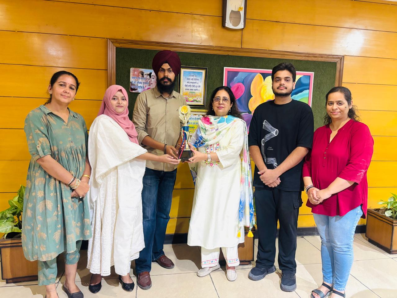 विश्वविद्यालय कॉलेज के विद्यार्थियों ने अकादमिक उपलब्धियों से कॉलेज का नाम रोशन किया
