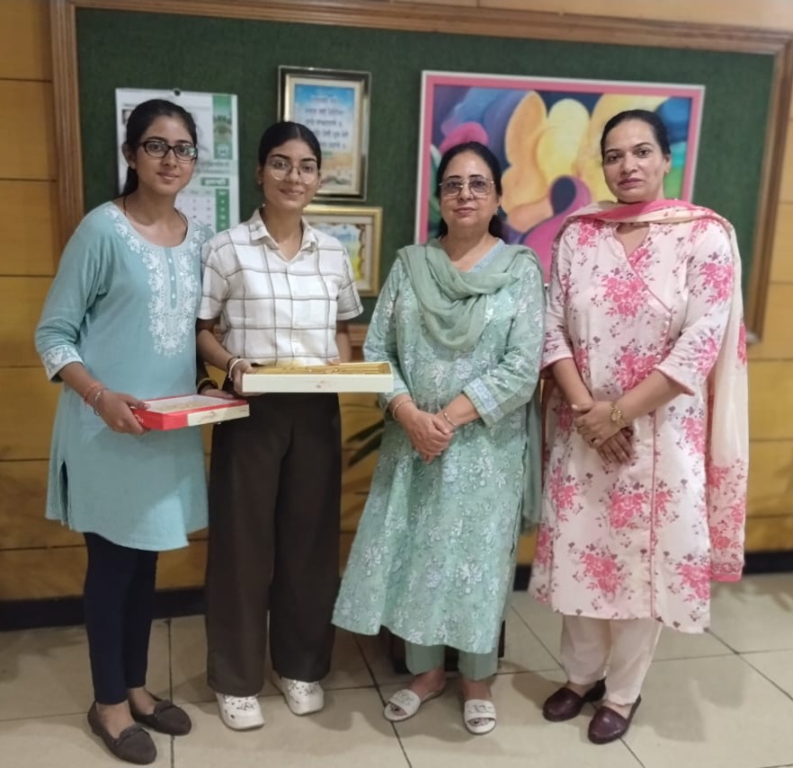 एमसीए की छात्राओं यशिका और युविका का जालंधर के प्रतिष्ठित कॉलेजों में सहायक प्रोफेसर के रूप में चयन