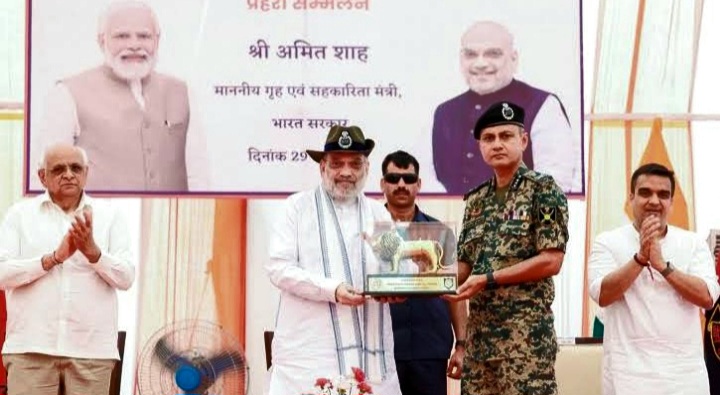अमित शाह ने गुजरात के भुज में भारत-पाकिस्तान सीमा पर स्थित G-7 व G-13 बॉर्डर आउट पोस्ट का किया लोकार्पण