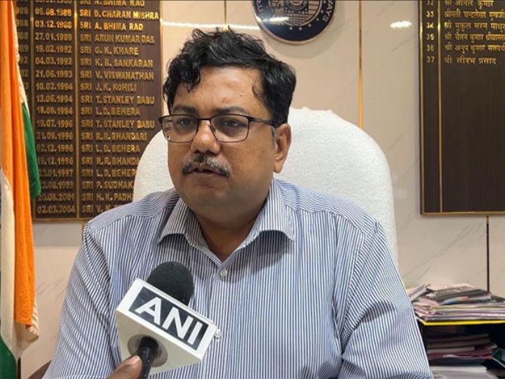 सीबीआई ने डीआरएम सौरभ प्रसाद को 25 लाख रुपए रिश्वत लेने के आरोप में किया गिरफ्तार