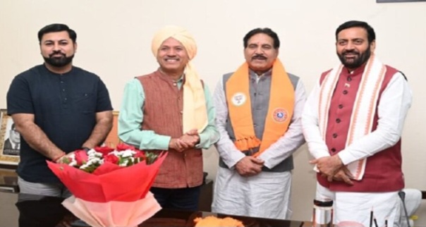 पूर्व आई ए एस अधिकारी धर्मपाल भाजपा में शामिल