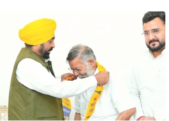 भाजपा नेता अनिल कुमार सेठी भाजपा छोड़ आम आदमी पार्टी में शामिल