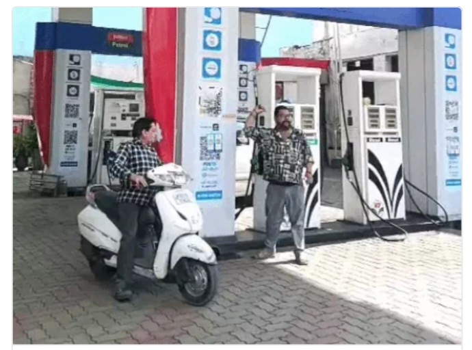 तेल कंपनियों ने वैश्विक ऊर्जा कीमतों में उछाल ,पैट्रोल डीजल 3 रू॰ प्रति लीटर महंगा