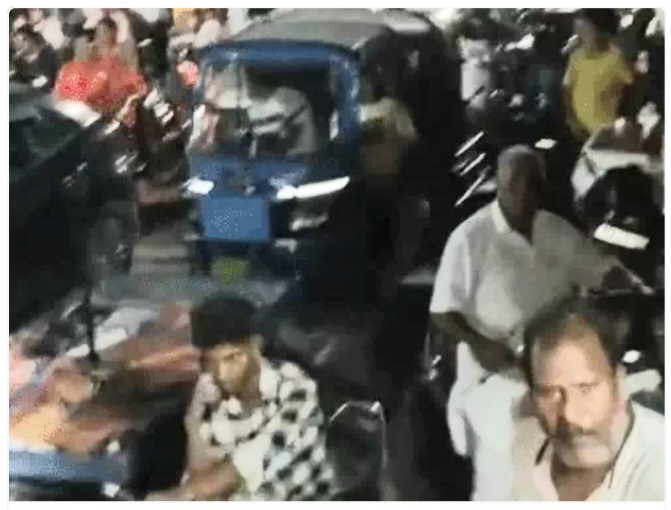 पठानकोट में रेलवे फाटक का सिग्नल फेल   डेढ़ घंटे तक बंद रहा फाटक, हजारों वाहन जाम में फंसे