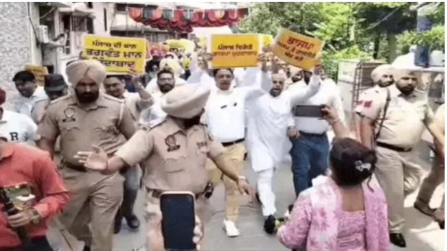 पंजाब में आम आदमी पार्टी का भाजपा विरुद्ध प्रदर्शन