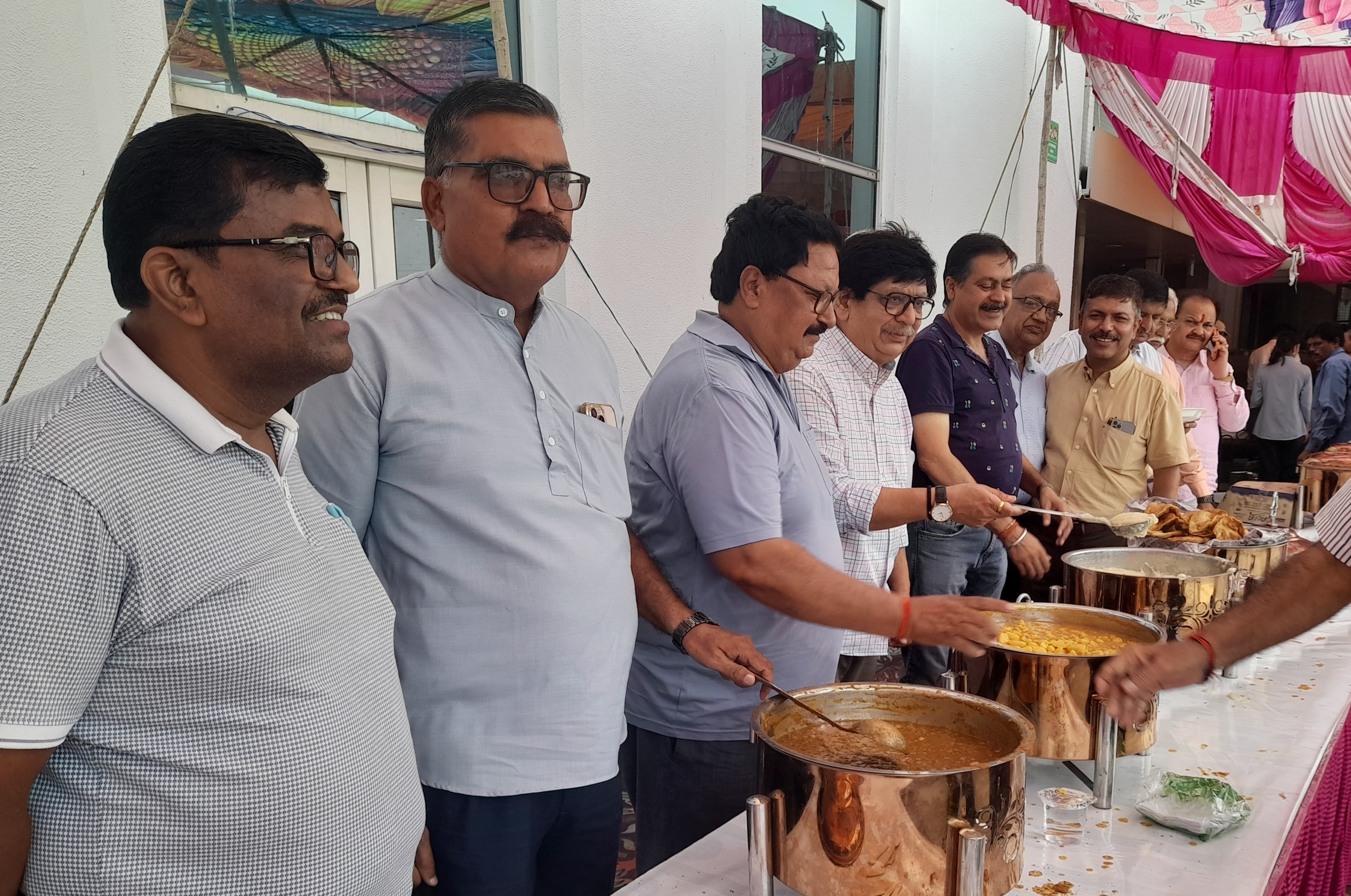 फोर्टिस अस्पताल में विशाल लंगर का आयोजन