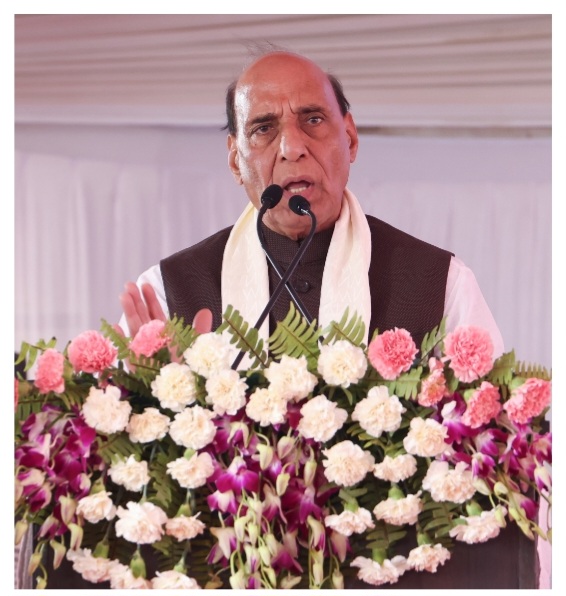 ऑपरेशन सिंदूर के दौरान भारतीय नौसेना ने पाकिस्तानी नौसेना को बंदरगाहों में दुबके रहने को किया था मजबूर: - रक्षा मंत्री राजनाथ सिंह